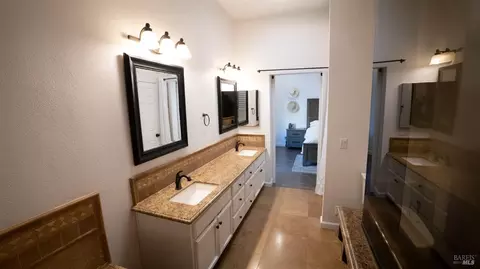 Bath - 284 Flametree Cir, Windsor, CA 95492 photo 2 of 4