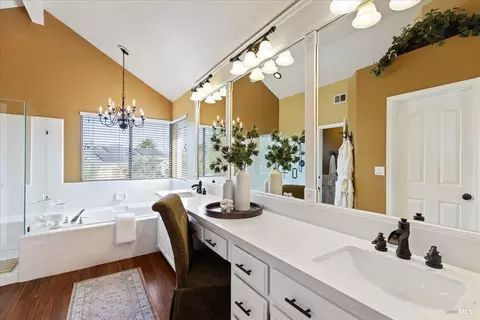 Bath - 181 Polaris Ct, Vallejo, CA 94591 photo 2 of 4