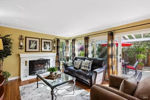 Living - 181 Polaris Ct, Vallejo, CA 94591 photo 3 of 5
