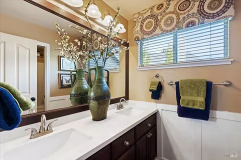 Bath - 181 Polaris Ct, Vallejo, CA 94591 photo 4 of 4