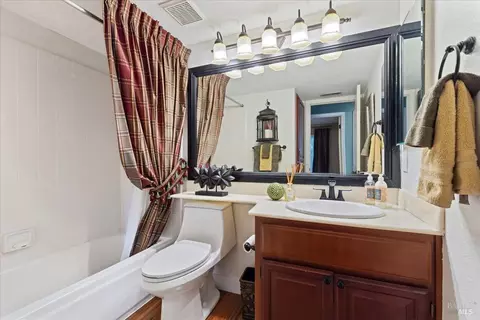 Bath - 181 Polaris Ct, Vallejo, CA 94591 photo 1 of 4
