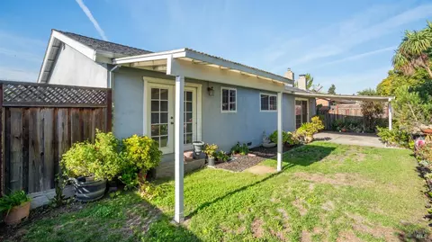 Exterior - 1300 Pacific Ave, Petaluma, CA 94954 photo 7 of 8