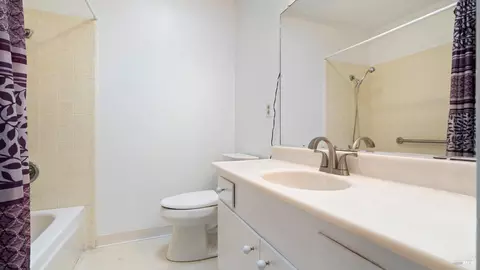 Bath - 1300 Pacific Ave, Petaluma, CA 94954 photo 1 of 2