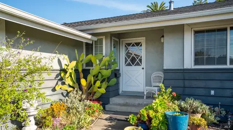 Exterior - 1300 Pacific Ave, Petaluma, CA 94954 photo 3 of 8