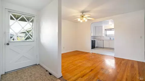 Entry Way - 1300 Pacific Ave, Petaluma, CA 94954 photo 1 of 1