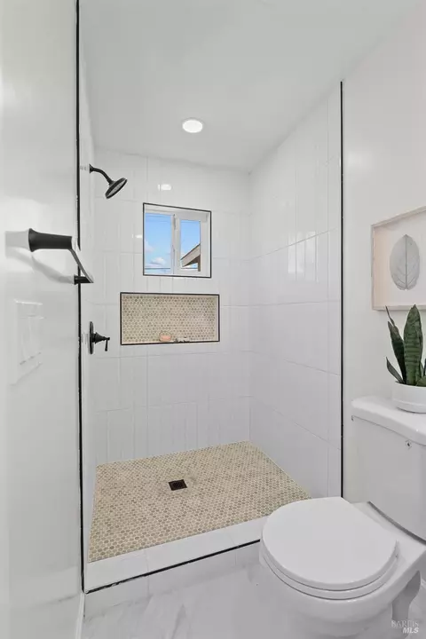 Bath - 121 La Brea St, Vallejo, CA 94591 photo 4 of 5