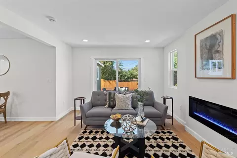 Living - 121 La Brea St, Vallejo, CA 94591 photo 3 of 3