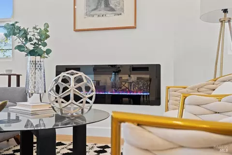 Living - 121 La Brea St, Vallejo, CA 94591 photo 2 of 3