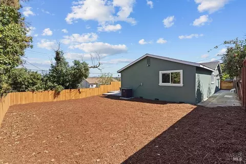 Exterior - 121 La Brea St, Vallejo, CA 94591 photo 5 of 6