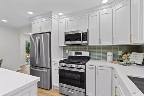 Kitchen - 121 La Brea St, Vallejo, CA 94591 photo 4 of 7