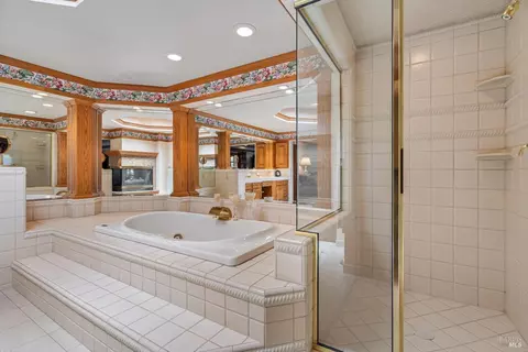 Bath - 6133 Tamara Ln, Windsor, CA 95492 photo 2 of 4