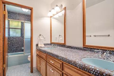 Bath - 6133 Tamara Ln, Windsor, CA 95492 photo 3 of 4