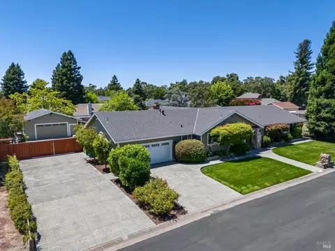 6133 Tamara Ln, Windsor, CA 95492
