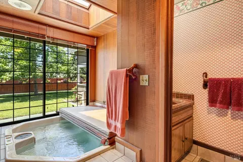 Bath - 6133 Tamara Ln, Windsor, CA 95492 photo 4 of 4