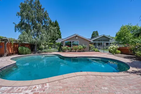Exterior - 6133 Tamara Ln, Windsor, CA 95492 photo 7 of 15