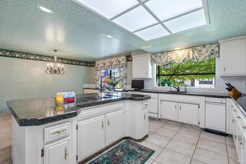 Kitchen - 6133 Tamara Ln, Windsor, CA 95492 photo 2 of 6