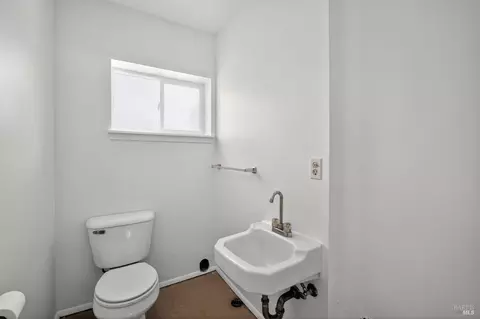 Bath - 411 Cherry St, Petaluma, CA 94952 photo 3 of 3