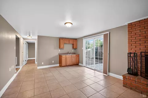 Living - 411 Cherry St, Petaluma, CA 94952 photo 3 of 4