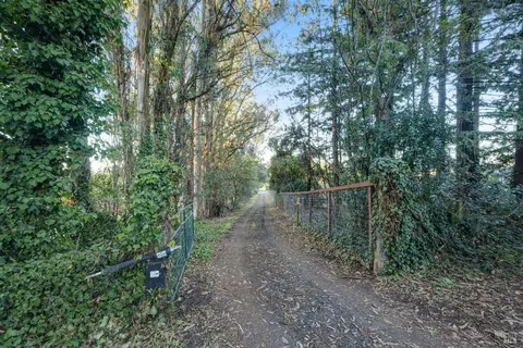 700 Old King Rd, Petaluma, CA 94952 photo 5