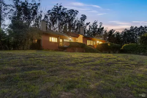 700 Old King Rd, Petaluma, CA 94952