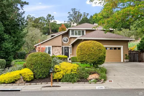5596 Carriage Ln, Santa Rosa, CA 95403
