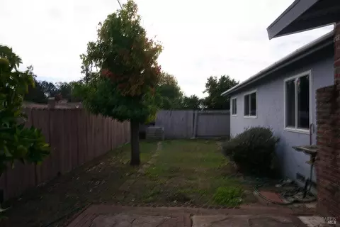Exterior - 112 Dyer Ct, Vallejo, CA 94591 photo 4 of 5