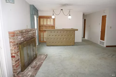 Living - 112 Dyer Ct, Vallejo, CA 94591 photo 3 of 3