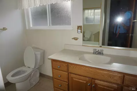 Bath - 112 Dyer Ct, Vallejo, CA 94591 photo 4 of 4