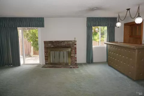 Living - 112 Dyer Ct, Vallejo, CA 94591 photo 1 of 3