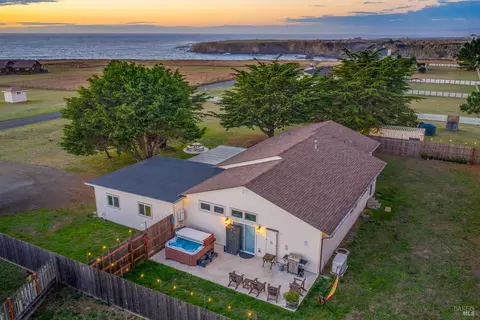 19251 Del Mar Dr, Fort Bragg, CA 95437