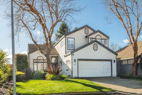 810 Wine Ct, Petaluma, CA 94954