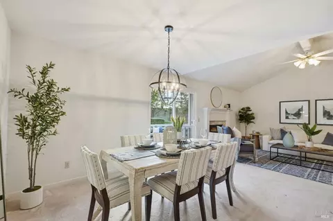 Dining - 426 Tamara Way, Windsor, CA 95492 photo 2 of 4