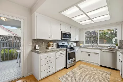 Kitchen - 426 Tamara Way, Windsor, CA 95492 photo 1 of 4