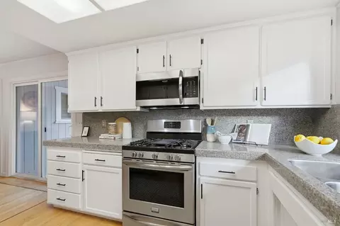 Kitchen - 426 Tamara Way, Windsor, CA 95492 photo 2 of 4