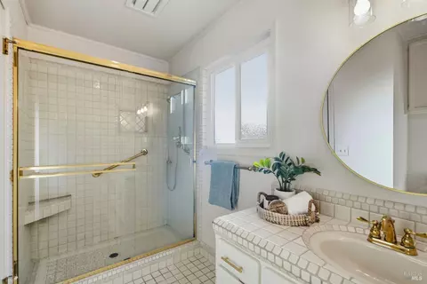Bath - 426 Tamara Way, Windsor, CA 95492 photo 1 of 3
