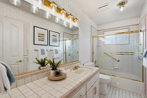 Bath - 426 Tamara Way, Windsor, CA 95492 photo 3 of 3