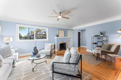 Living - 1348 Beach St, Vallejo, CA 94590 photo 3 of 5