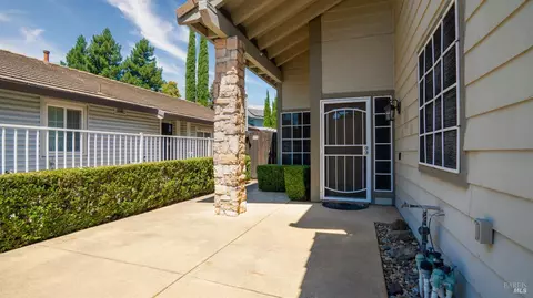 309 Regency Cir, Vacaville, CA 95687 photo 4