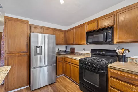 Kitchen - 101 Pinewood Ct, Cotati, CA 94931 photo 2 of 2