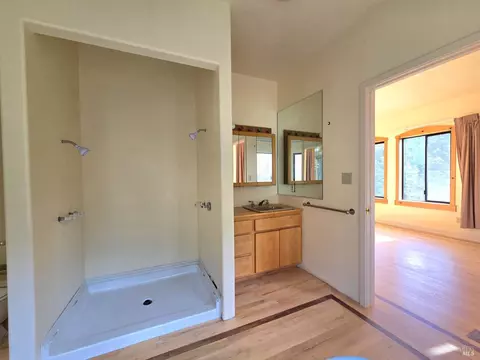 Bath - 36955 Eureka Stagecoach Rd, Willits, CA 95490 photo 3 of 4