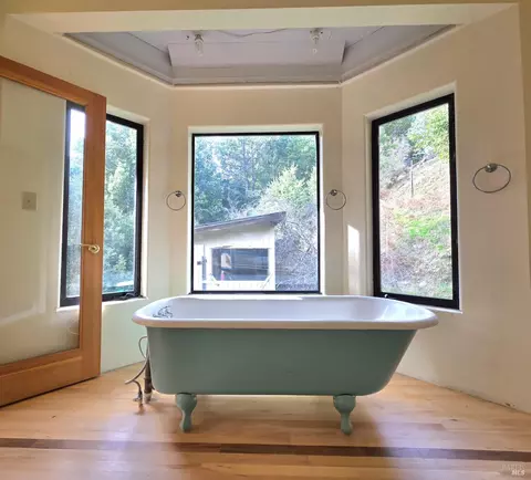 Bath - 36955 Eureka Stagecoach Rd, Willits, CA 95490 photo 1 of 4