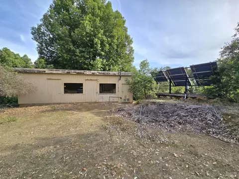 Exterior - 36955 Eureka Stagecoach Rd, Willits, CA 95490 photo 8 of 12