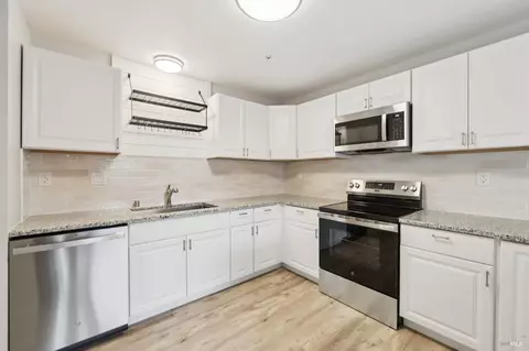 Kitchen - 8184 Sunflower Dr, Cotati, CA 94931 photo 3 of 5