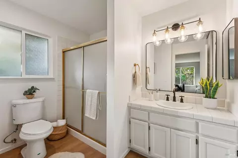 Bath - 659 Gregory Cir, Sonoma, CA 95476 photo 1 of 2
