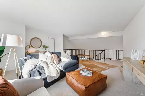 Living - 659 Gregory Cir, Sonoma, CA 95476 photo 2 of 3