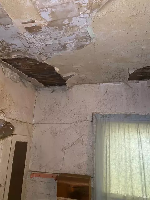 Bath - 1311 Derby St, Berkeley, CA 94702 photo 3 of 4