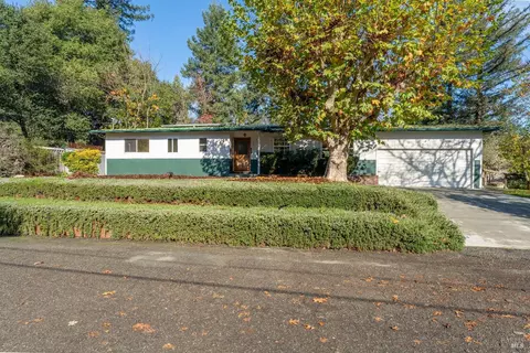 1590 Manzanita Dr, Ukiah, CA 95482