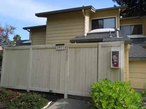 2802 Woodlake Dr, Santa Rosa, CA 95405