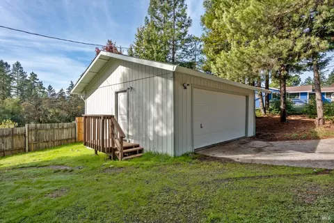 Exterior - 27931 Poppy Dr, Willits, CA 95490 photo 6 of 7