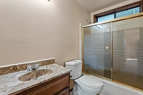 Bath - 27931 Poppy Dr, Willits, CA 95490 photo 1 of 3